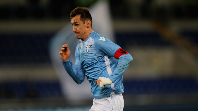 官方：费内巴切签下前狼队后卫塞梅多，双方签约两年