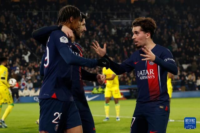 半场战报：卡利亚里2-2热那亚，塞巴斯蒂亚诺-埃斯波西托、博雷利建功，厄斯蒂高、维蒂尼亚破门