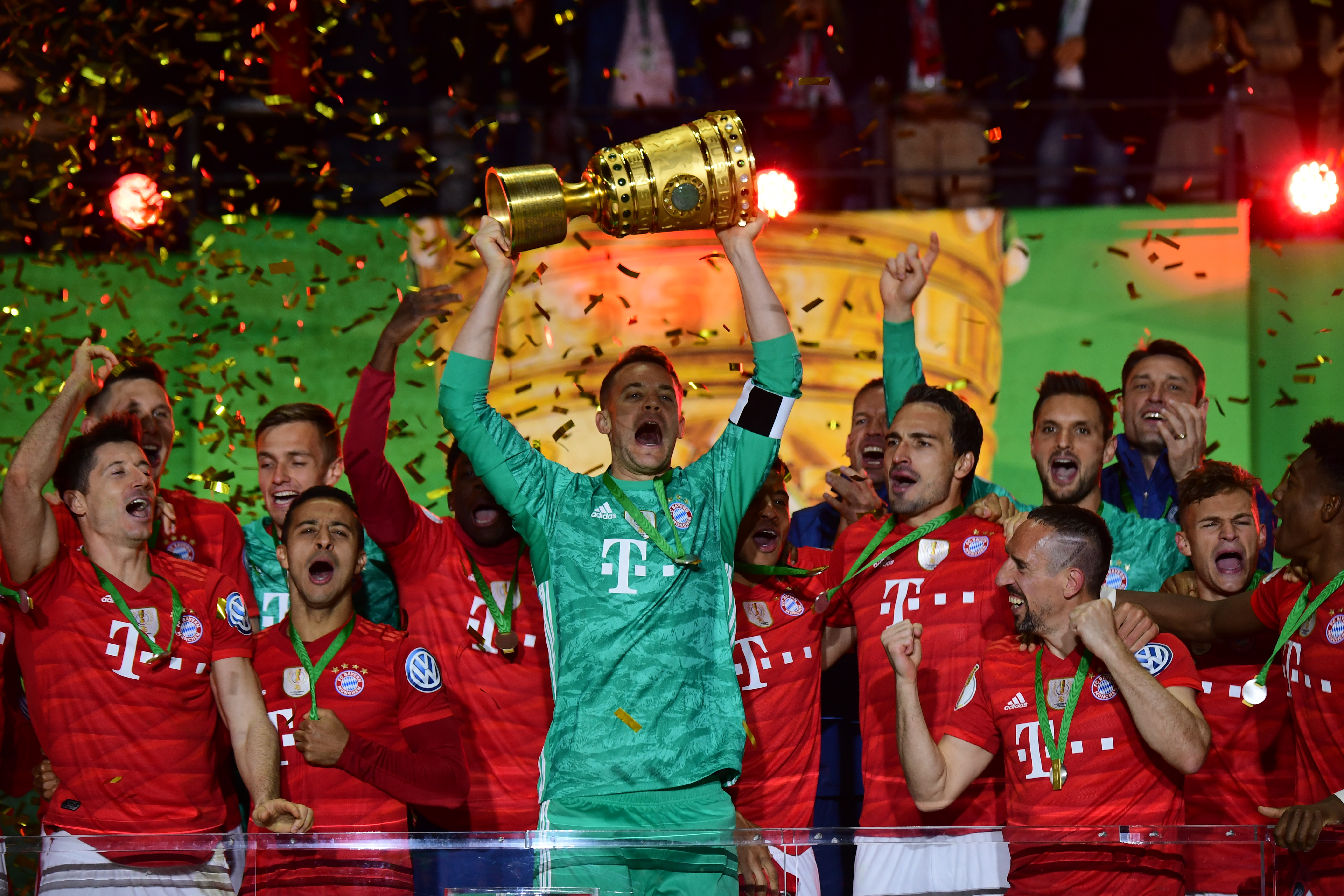 2板6助2抢，三分9中7 一己之力下起三分雨