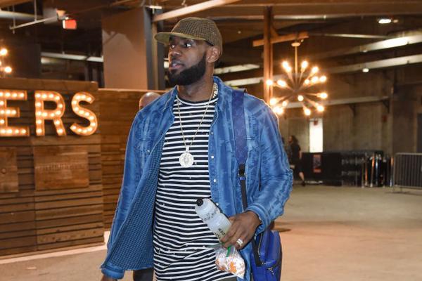 鲁媒：彭啸脚踝韧带损伤，预计要先恢复两周再进行下一步治疗