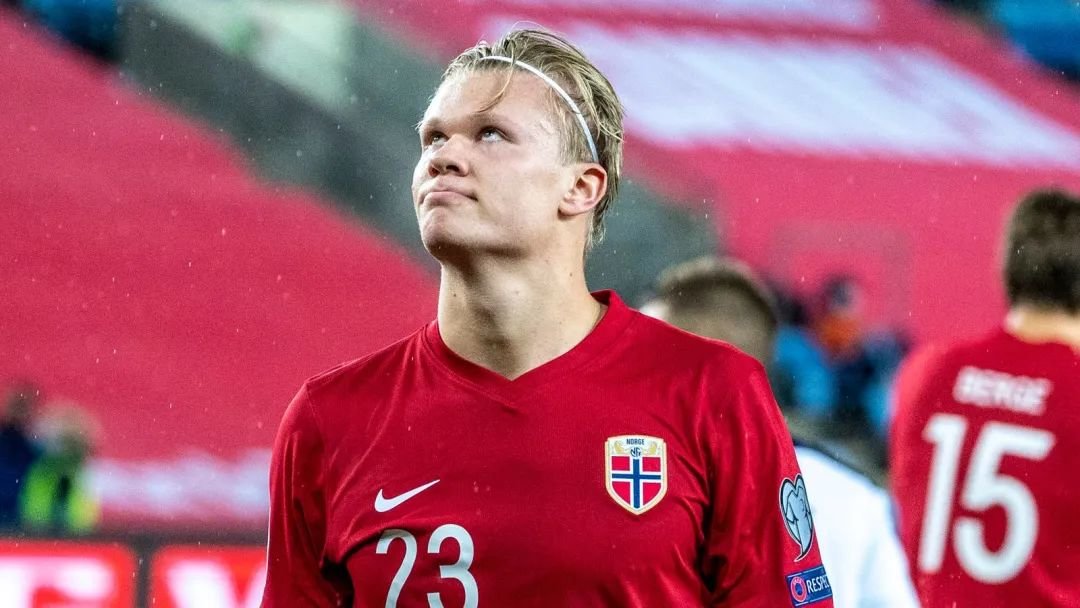 有父亲的风范吗？梅西小儿子西罗在迈阿密U8比赛中任意球破门