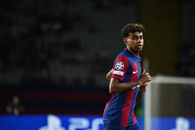 暗示续约还是离队？刘洋晒与瓦科互换球衣照片