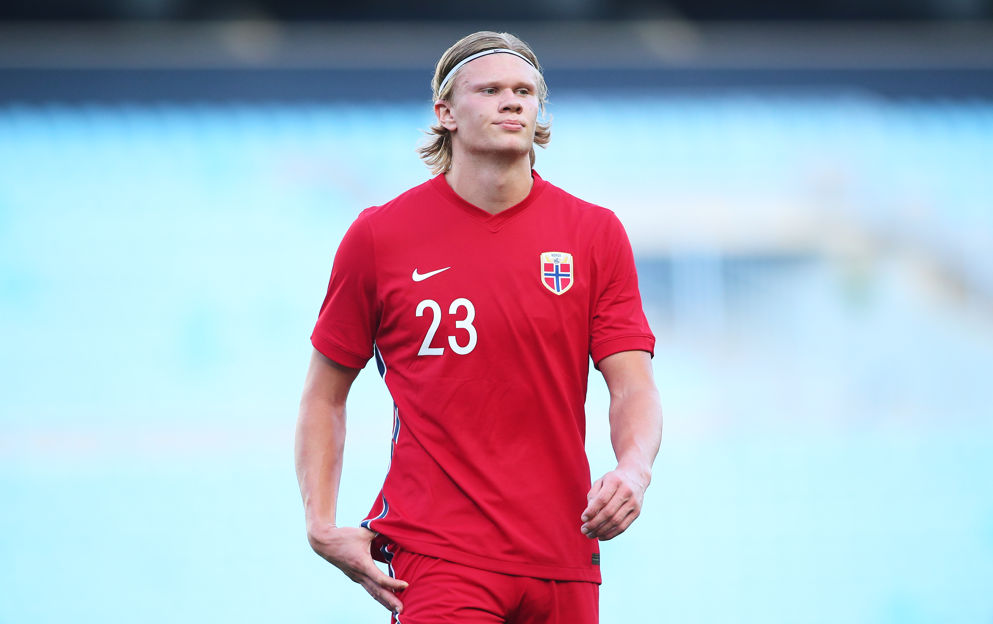 每体：巴萨仍在关注凯恩，等待他和拜仁的最终动向