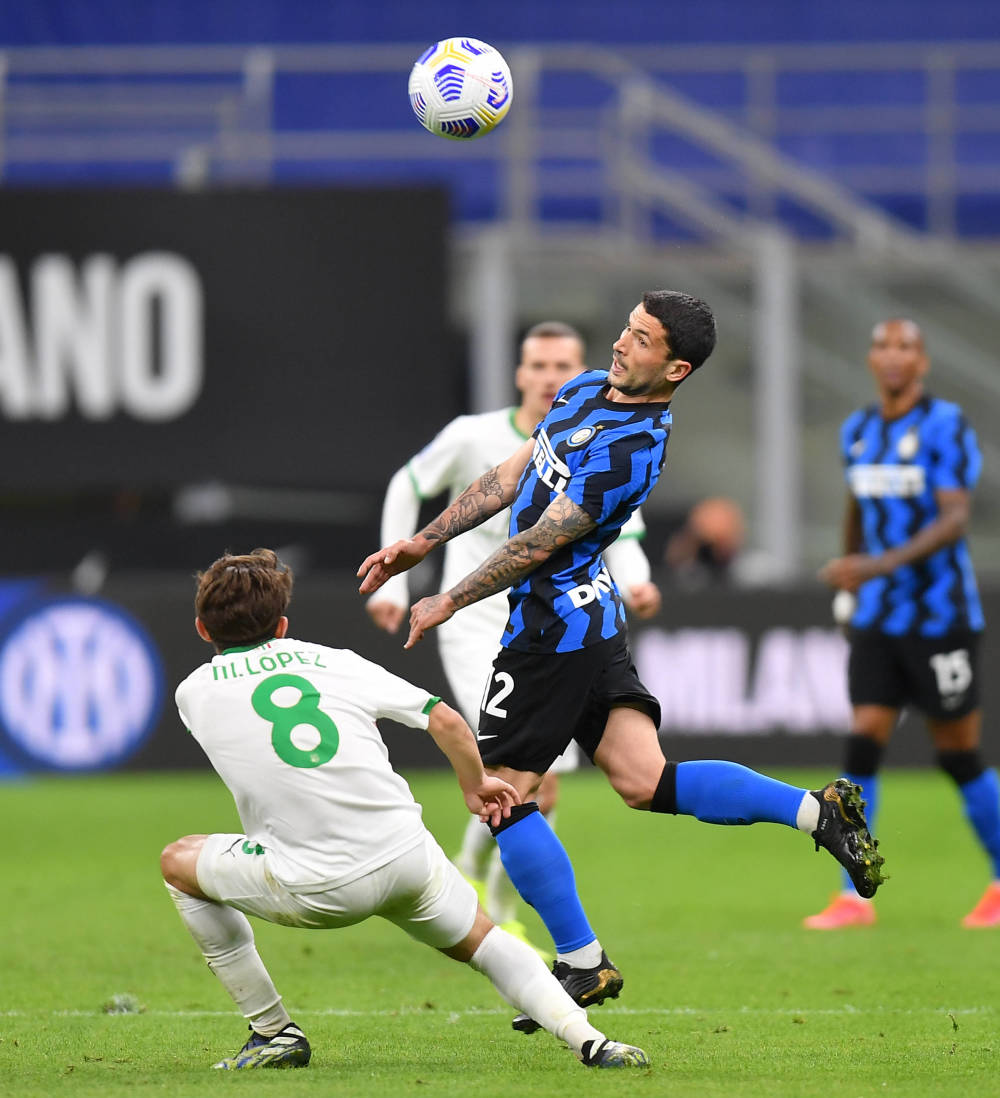 帕斯精彩晃动转身让老大哥劳塔罗滑倒